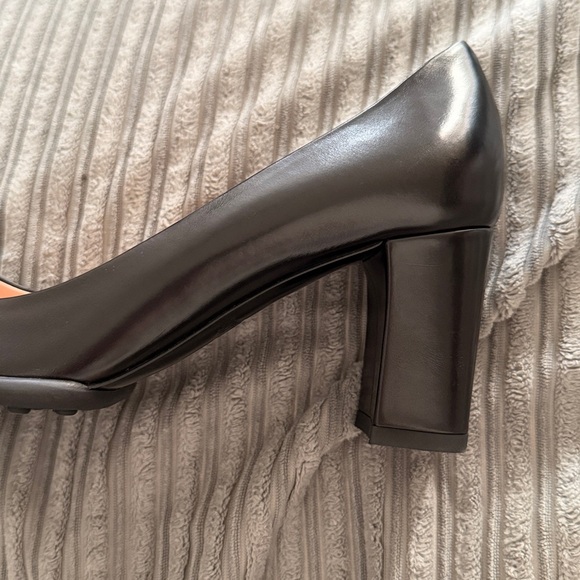 Tod's Black Leather Pumps